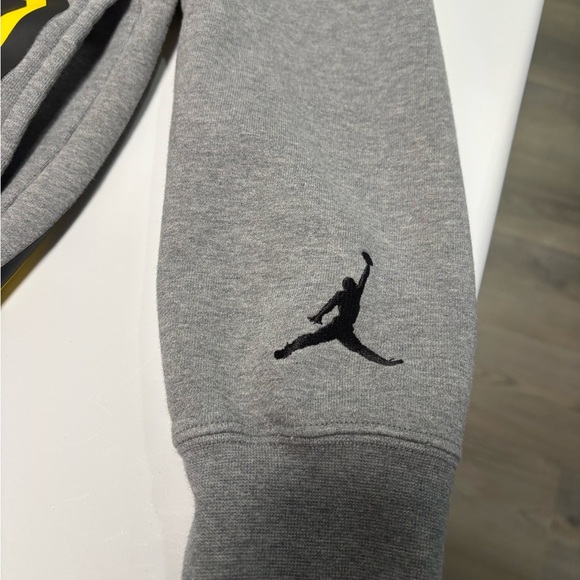 Men’s Jordan Hoodie (medium) - Picture 3 of 10